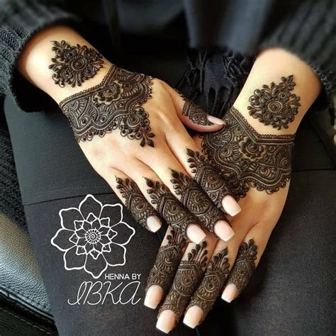 5_50 Simple Mehndi Designs For Front Hand 2021