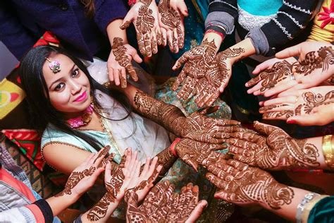 2_31 Instagram Mehndi Design For That Trending Look