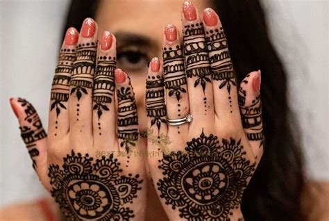 2_Expert Henna artists for your Mehndi in Italy by Best Indian Weddings Italy