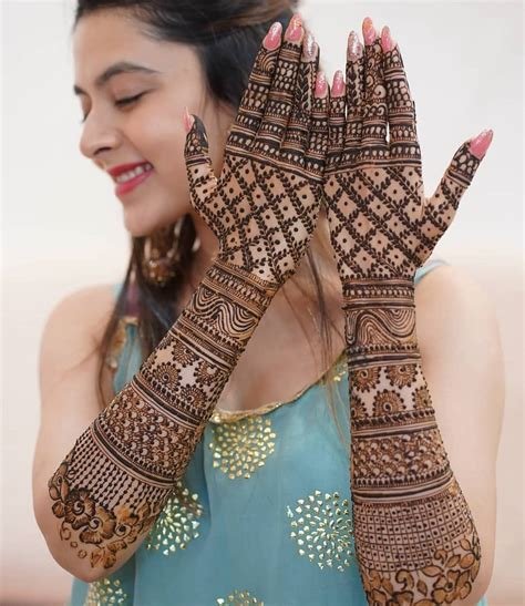 9_70 Gorgeous Back Hand Mehndi Designs That Stole Our Hearts  Pyaari