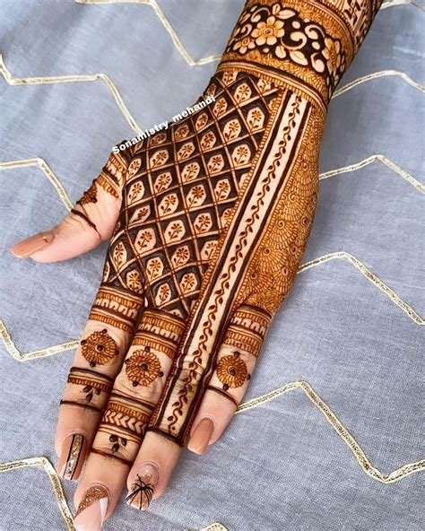 8_20 Beautiful Bracelet Mehendi Designs for Wedding Parties and Festivals