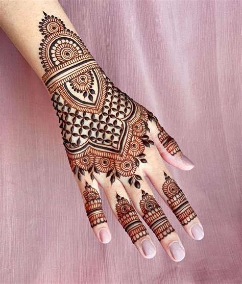 13_New EID Mehndi Designs 2021 Beautiful Simple and Easy  StyleGlowcom