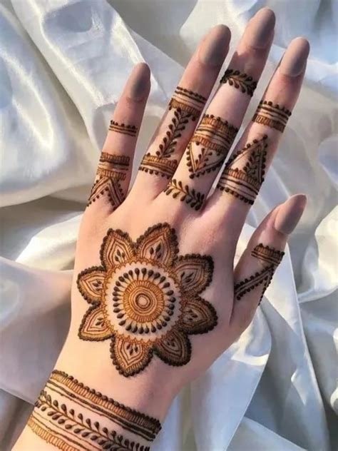 14_Keri Mehndi Designs for Sawan 2024