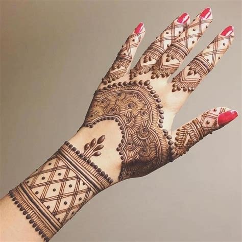 2_Breathtaking Chudi Mehndi Design Ideas That Your Mehndi Artist Should