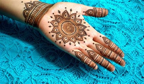 8_Up Your Look With These Stunning Karwa Chauth Mehndi Designs