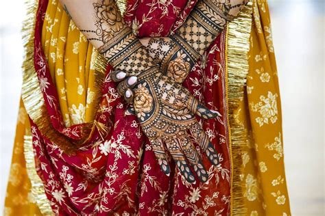 13_Mehndi Designs For Karwa Chauth 2022 Check Out Some Trendy Beautiful