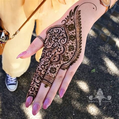 14_List of Breathtaking Mehndi Designs For Your Karwa Chauth