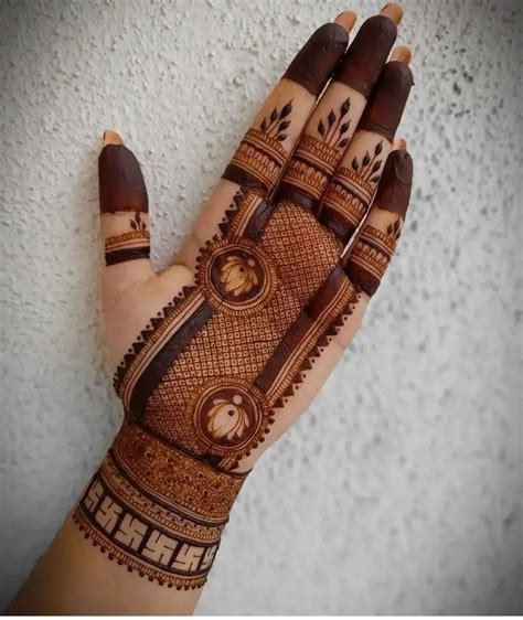 11_Karwa Chauth Mehndi Design PHOTOS