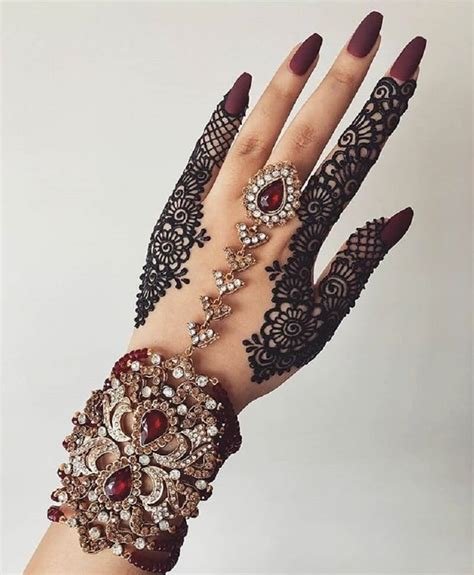 4_51 Karwa Chauth Mehndi Designs For Newlywed Brides