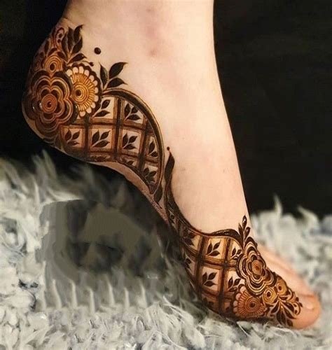 12_Karwa Chauth 2022 Mehndi Design PHOTOS Easily apply these beautiful
