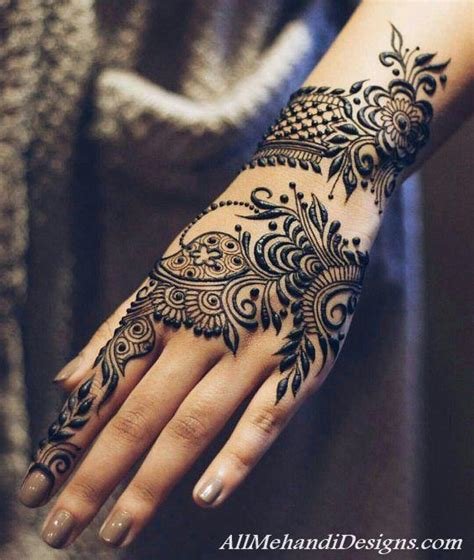 14_Beautiful Karwa Chauth Mehndi Designs For Full Hand Video Tutorial