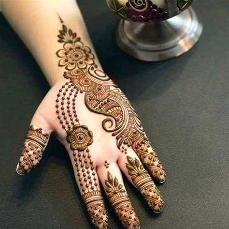 5_Mehndi Designs Karwa Chauth 2021 Latest Easy Simple Mehndi Designs