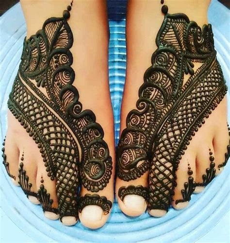 2_51 Karwa Chauth Mehndi Designs For Newlywed Brides