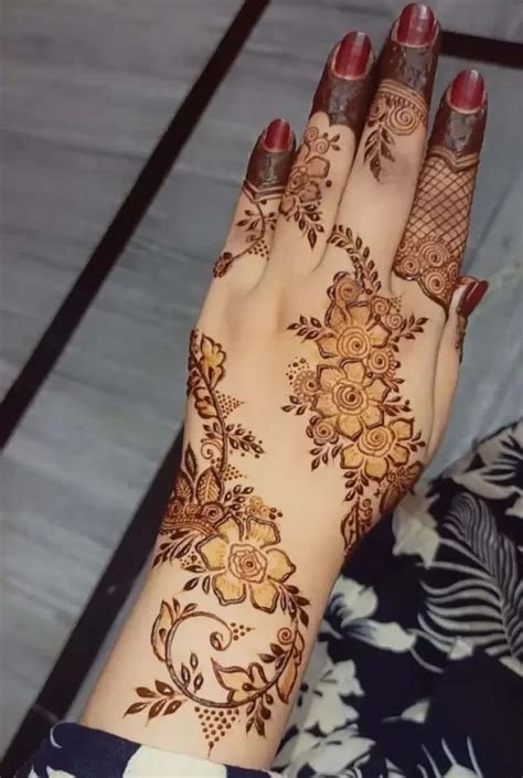 11_Stylish Khafif Mehndi Design Full Hand for All Occasions