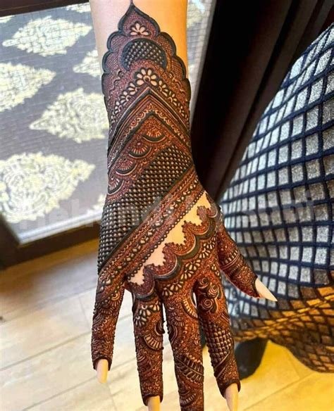 6_109 Best Khafif Mehndi Designs 2024 Stylish Bridal Design For Back