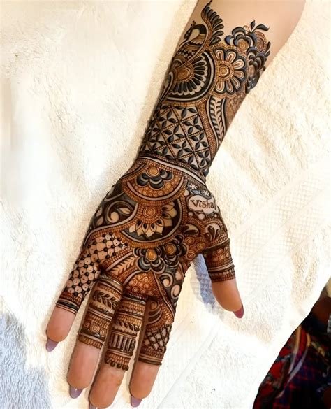 1_55 Stylish Khafif Mehndi Design Front And Back Hand