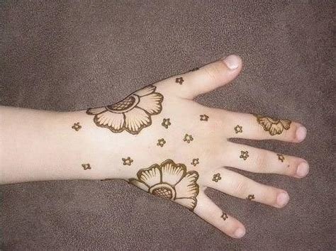 5_Easy  Simple Kids Mehndi Designs 2021 Images Download