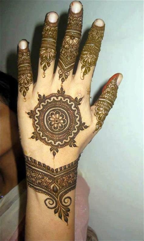 13_10 Trending Dubai Mehndi Designs Which Depict Your Love Story In