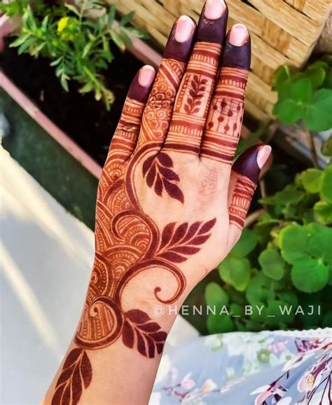8_10 Latest Half Hand Mehndi Design Ideas for Bridesmaids