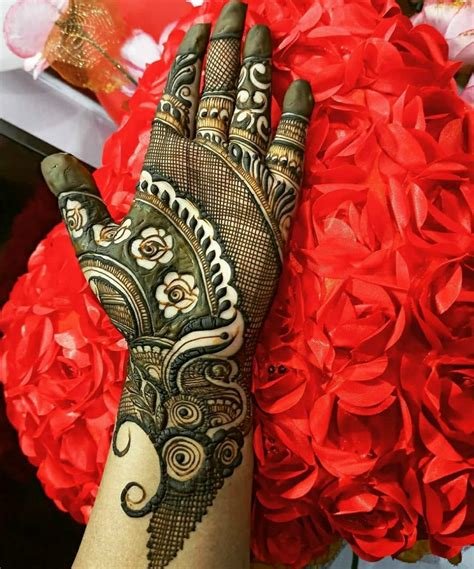 15_51 Impressive Diwali Mehndi Designs For Newlywed Brides