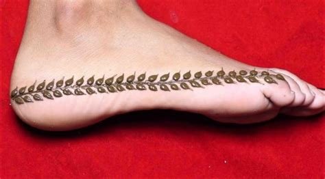 13_Bridal Mehndi Design for Foot Simple and Beautiful