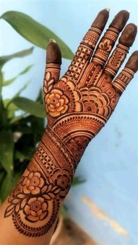 13_Simple Mehndi Design Front 10 EyeCatching Ideas to Make Heads Turn