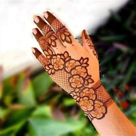 10_Simple Mehndi Designs For Hands For Beginners
