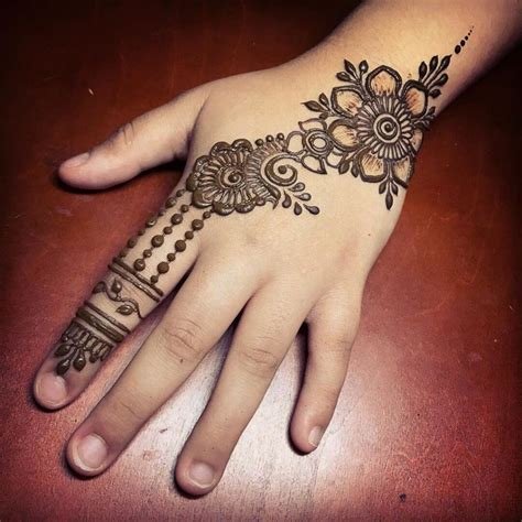 6_1000 Cute Mehndi Henna Designs for Kids for Small Baby