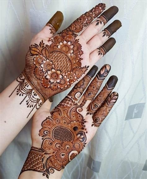 15_Round Mehndi Designs for hands You Should Definitely Try In 2020