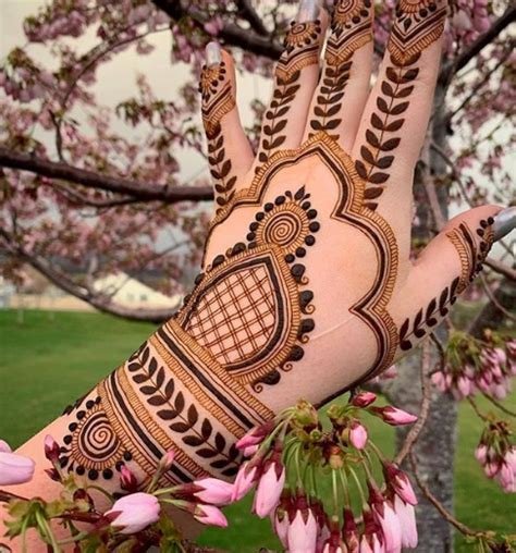 10_Floral Mehndi Designs Perfect For Bridesmaids  HerZindagi