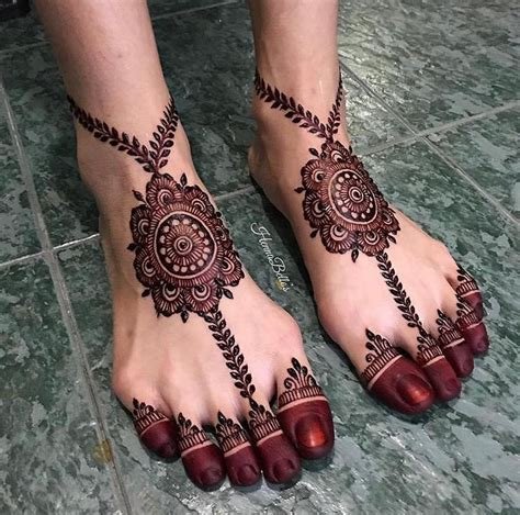 10_30 Mind Blowing Leg And Foot Mehndi Designs For Brides