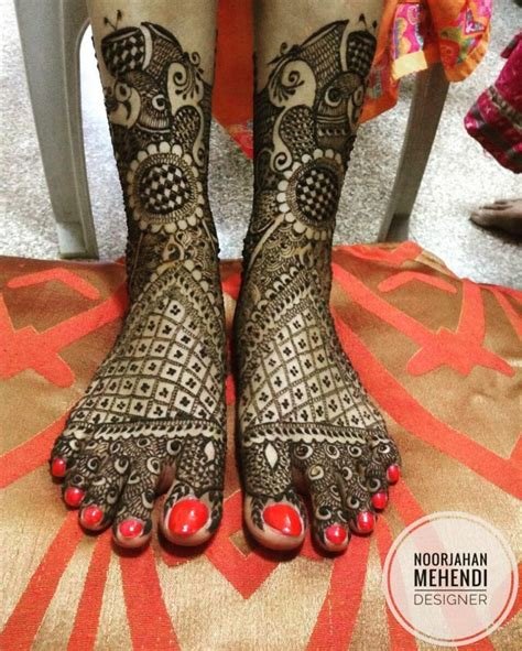 12_heavyandintricatetraditionalbridalmehndidesignsforlegs  K4 Fashion