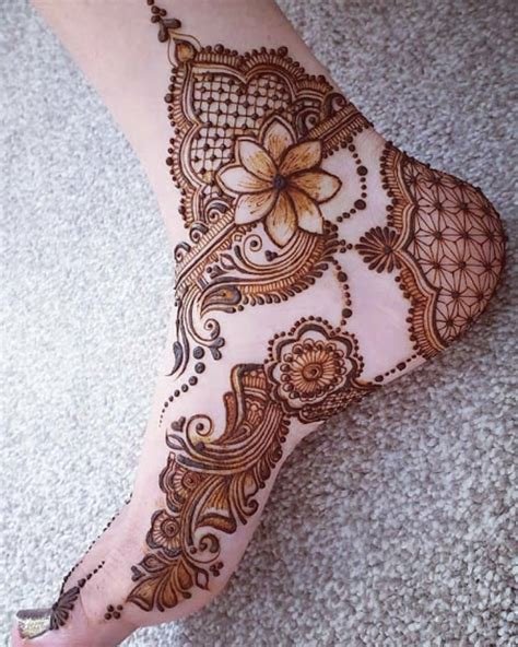 14_Leg Mehndi Designs  25 Simple and Easy Leg Mehndi Designs For Women In