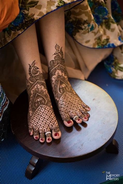 6_Top 111 Evergreen And Simple Mehndi Designs For Legs  Foot