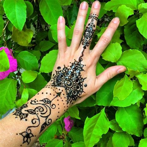 6_15 Beautiful and Easy Mehndi Designs for Leg