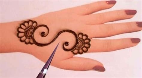 14_15 Simple S Letter Mehndi Designs You Can Try 2023