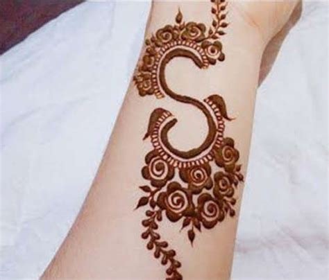 5_26 Stunning Mehndi Designs For Each Alphabet  Fabbon