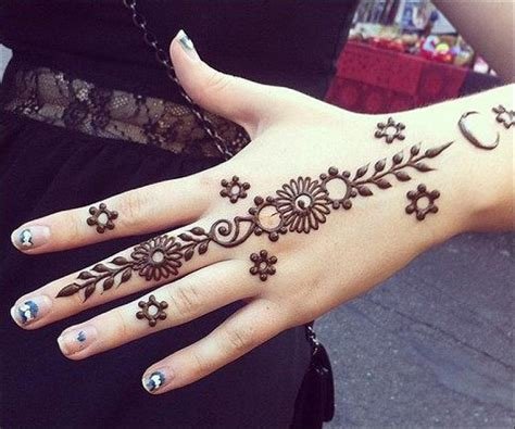 1_Single Line Mehndi Designs  10 Best  Simple One Line Mehndi