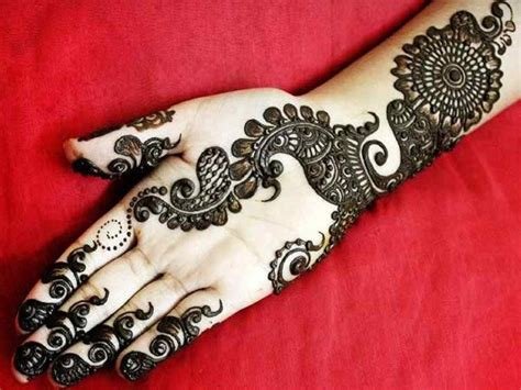 2_10 Latest Single Line Mehndi Designs with Pictures  Styles At Life