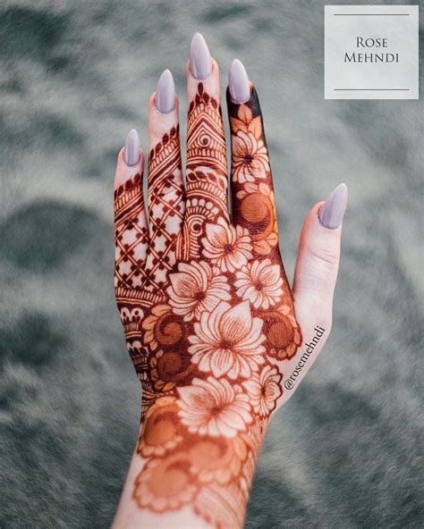 10_Stunning Lotus Motif Mehendi Designs For Weddings