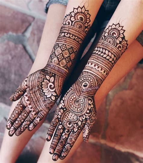 15_12 Simple Mehndi Design That Will Wow Everyone  STORYVOGUE