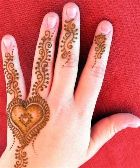 8_Heart Shaped Mehndi Designs 20 Simple Henna Heart Designs