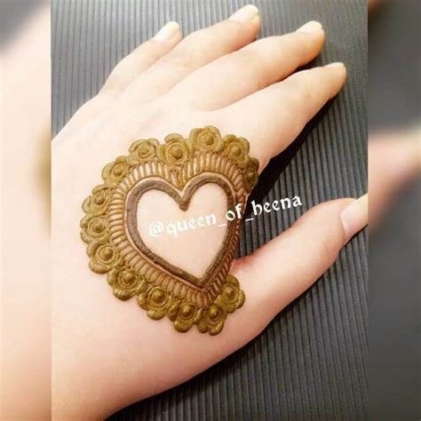 7_Heart Shaped Mehndi Designs 20 Simple Henna Heart Designs