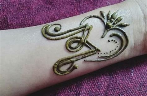5_10 Expressive M Letter Mehendi Designs In 2023