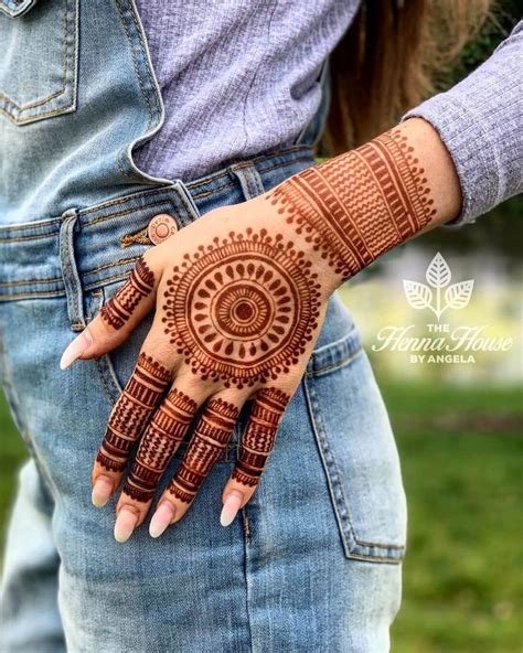 14_Minimalistic Mandala Mehendi Designs For Intimate Weddings