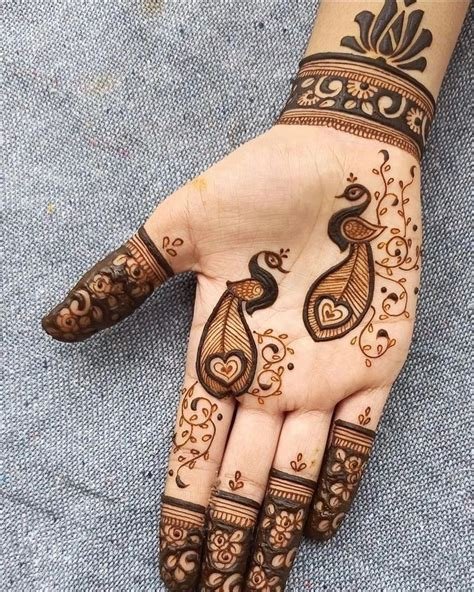 5_6 Simple And Beautiful Mor Pankh Mehndi Designs For Janmashtami 2024