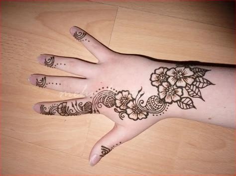 11_17 Easy Mehndi Designs For Kids Cute Simple Stylish