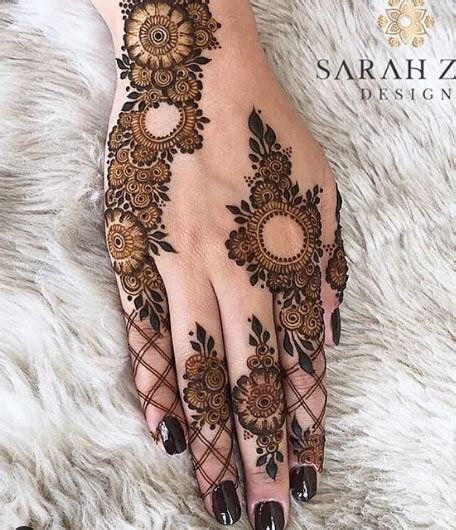 2_Latest Mehndi Designs 2020  60 Simple And New Mehendi Designs