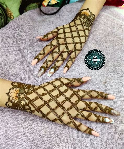 3_This Mehendi design will give a beautiful look to your hands  Meena