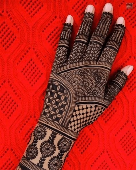 9_70 Gorgeous Back Hand Mehndi Designs That Stole Our Hearts  Pyaari